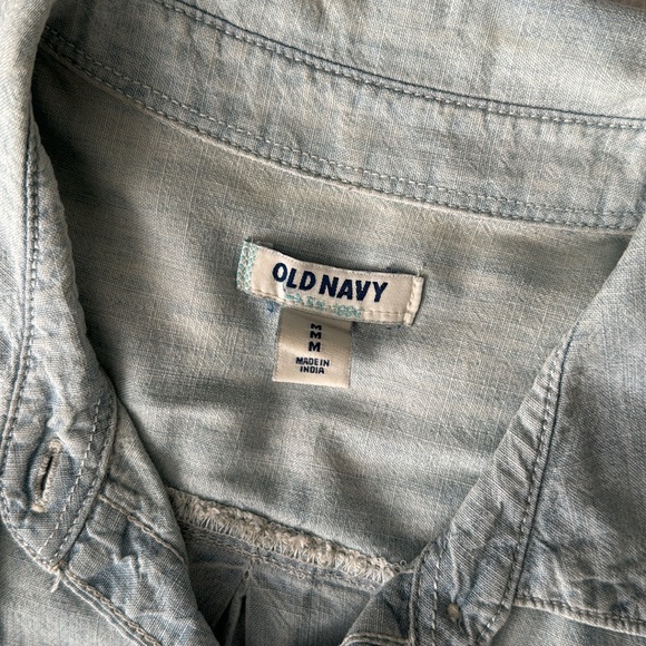 Old Navy Women’s Light Blue Button Down Shirt - Medium - Picture 2 of 5